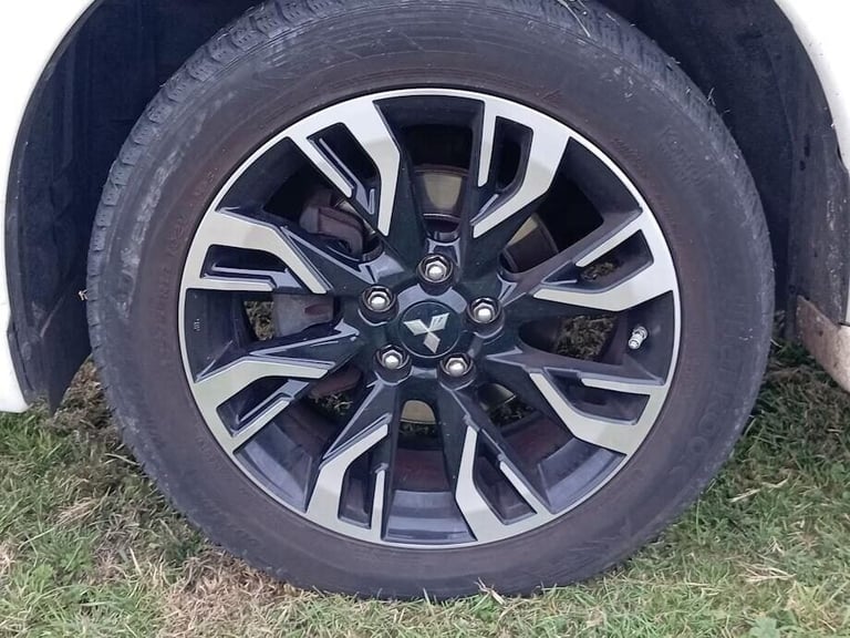 2017 Mitsubishi Outlander 2.0h 12kWh 4hs SUV 5dr Petrol Plug-in Hybrid CVT 4WD Euro 6 (s/s) (200 ...