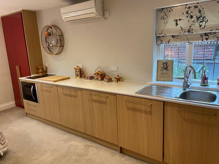 Beautiful studio flat for rent available 