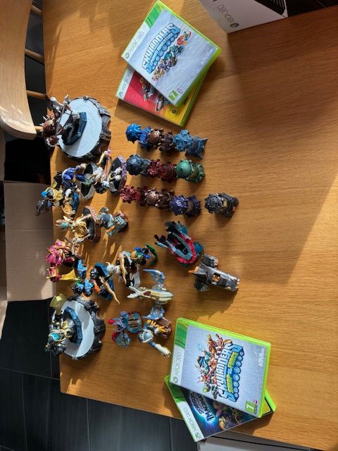 Xbox 360 Kinect Special Edition (Sold as a bundle only)