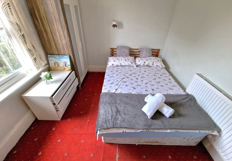 Double Room in Shared property near Big Train Station of Bournemouth