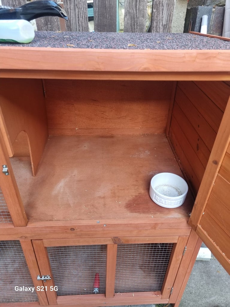 Rabbit hutch