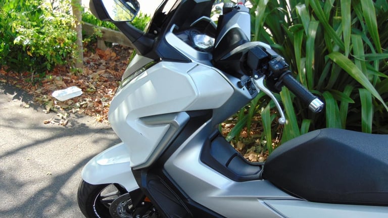 Honda NSS 300 A-K FORZA 2019 AUTOMATIC SCOOTER FSH FAST ECONMICAL ULEZ 