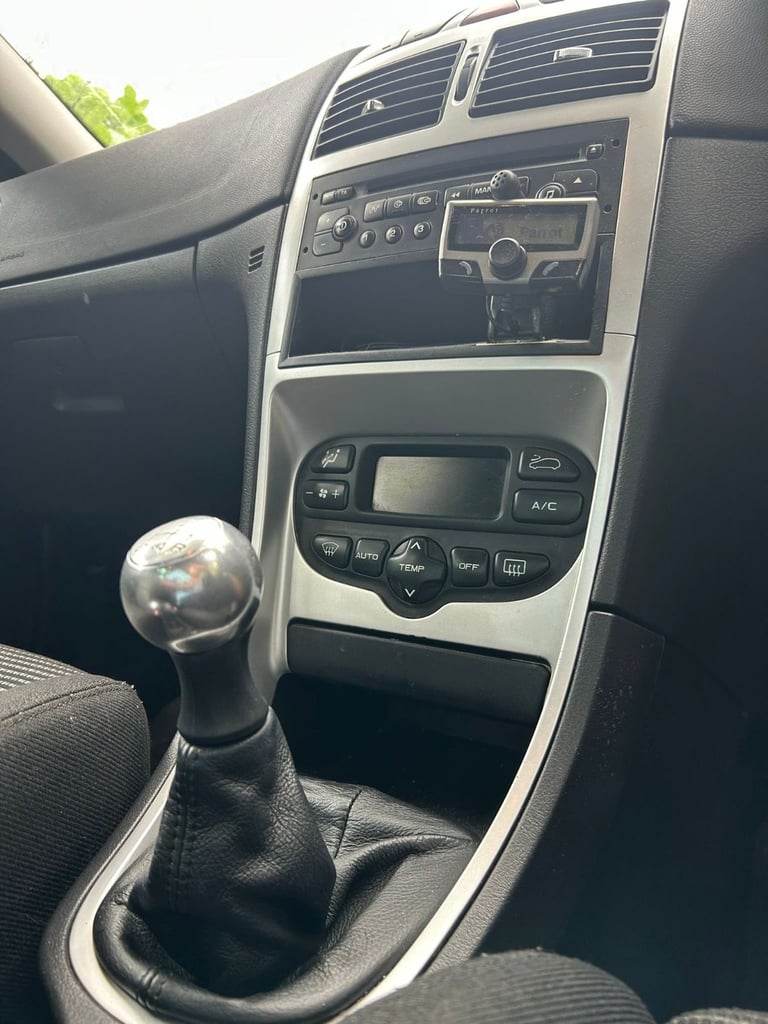 Peugeot, 307, Convertible, 2004, Manual, 1997 (cc),2 doors - Image 6