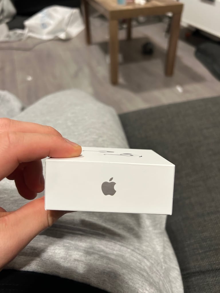 AirPods 4 noise cancellation 