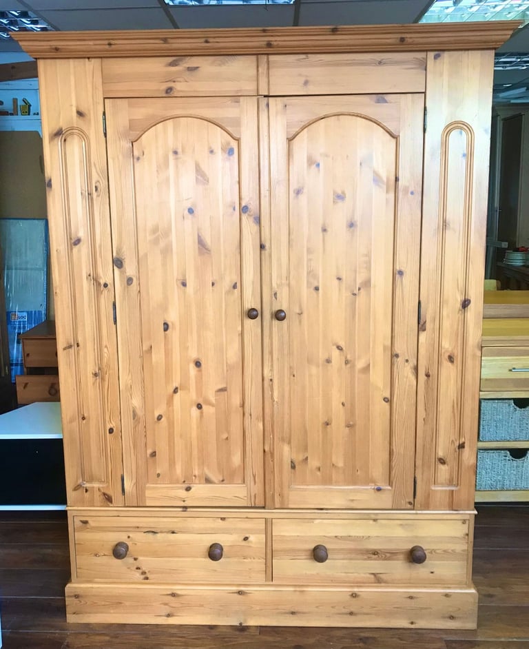 LARGE SOLID PINE 2 DOOR 2 DRAWERS WARDROBE GOOD CONDITIONS.