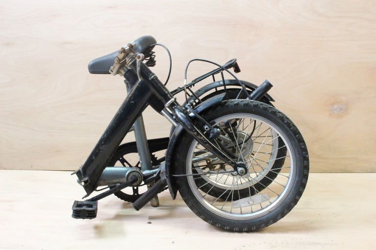 Black compact stowaway folding bike. Good working condition. Shopping. S size