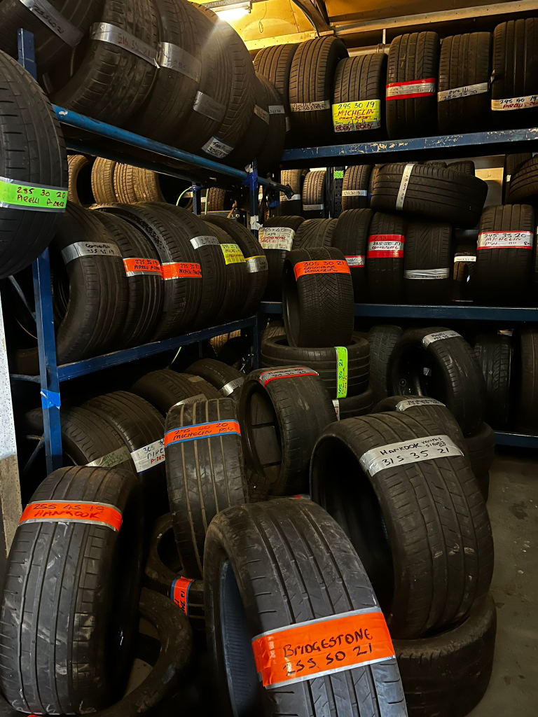 255 40 21 Uniroyal Rainsport Nearly NEW Tyre SALE ONLY £60 fitted and balanced open 7 days a week