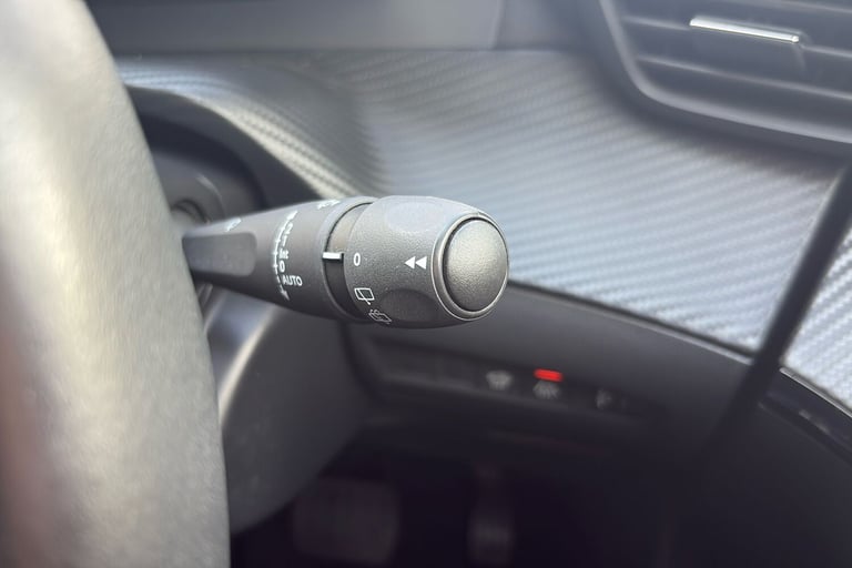  Peugeot E 2008 50kwh Allure Premium Suv 5dr Electric Auto 7kw Charger 136 Ps