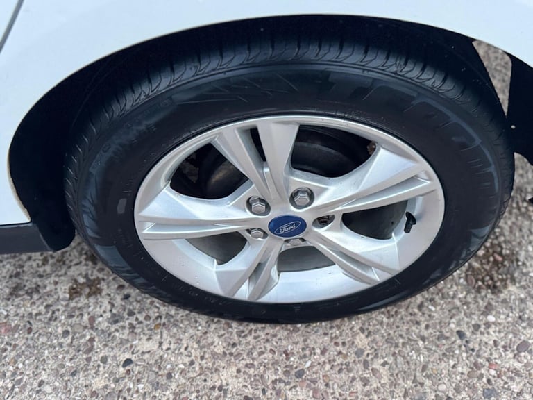 2012 Ford Focus 1.6 Zetec Euro 5 5dr HATCHBACK Petrol Manual