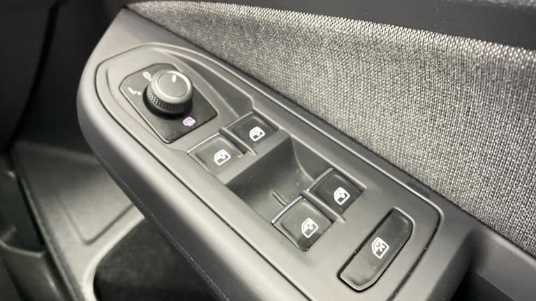 2022 Volkswagen Golf 1.5 TSI Life 5dr Manual Hatchback Petrol Manual