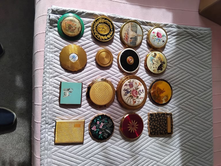 Powder compacts joblot of 16