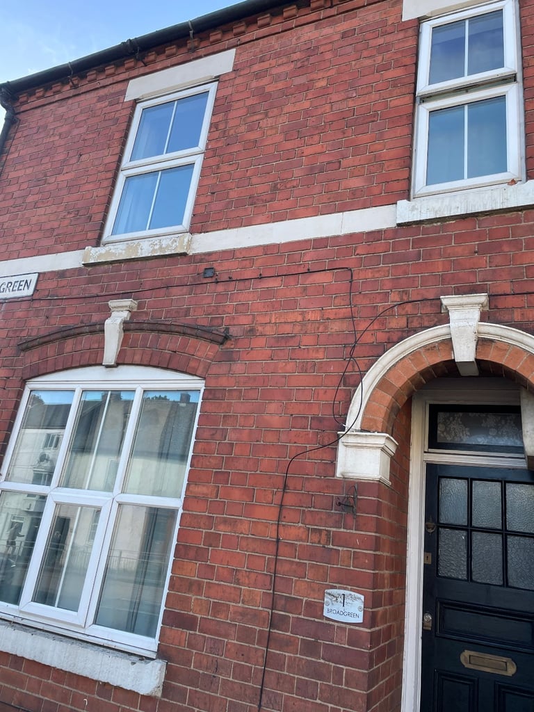 2 Bedroom specious house 1 broad green Wellingborough NN84LE