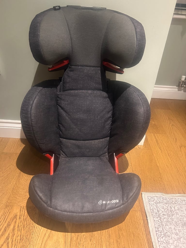 image for Maxi cosi kids car seats - 2 available 