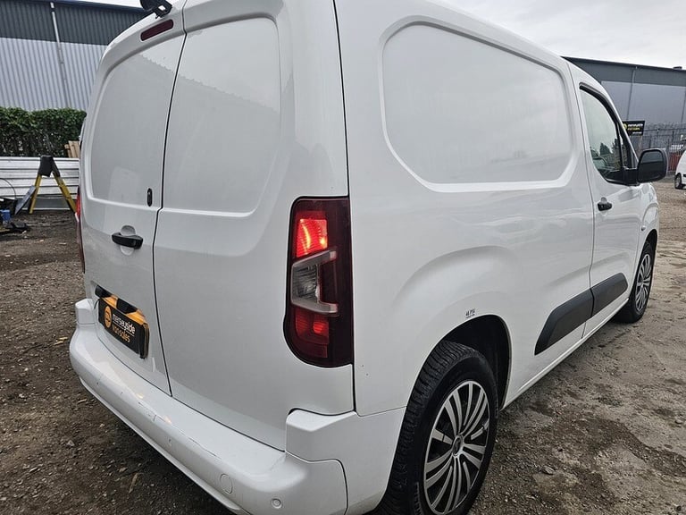 2020 Vauxhall Combo 2000 1.5 Turbo D 100ps H1 Sportive Van PANEL VAN DIESEL Manual