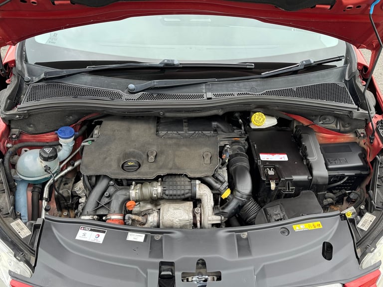 2014 Peugeot 2008 1.6 e-HDi Allure 5dr EGC £20 Road Tax HATCHBACK Diesel Automatic