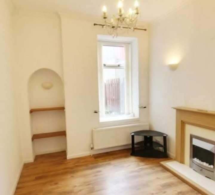 Very small 1 bedroom flat, Dumbarton 