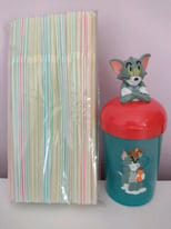  Lidded Tom & Jerry Beaker as new plus a Large Pack of Drinking Straws