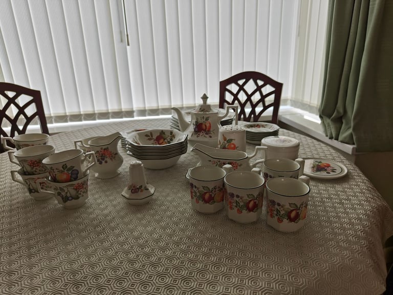 image for Johnson Brothers Fresh Fruit Dinner Service 41 pieces
