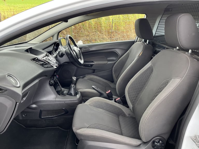 FORD FIESTA VAN 1.5 TDCi Sport 2015