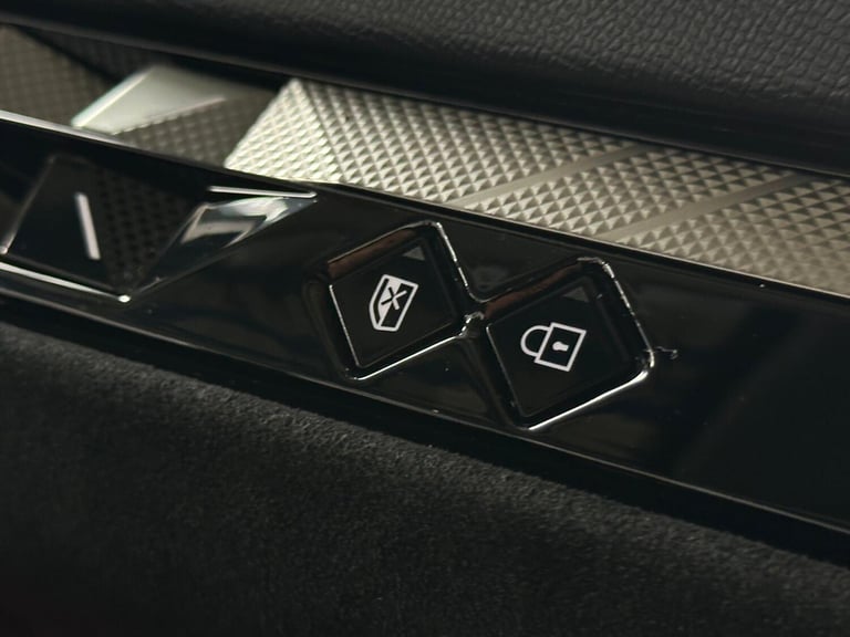 2023 DS Automobiles DS 4 1.6 E-TENSE 12.4kWh Performance Line + EAT8 Euro 6 (s/s) 5dr HATCHBACK P...