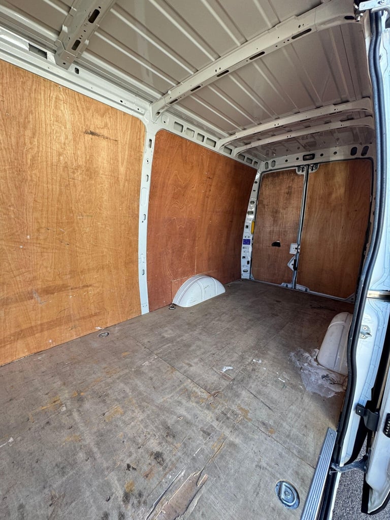 2023 Iveco Daily 2.3D HPI 14V 35S 3520 MWB High Roof Euro 6 (s/s) 5dr PANEL VAN Diesel Manual