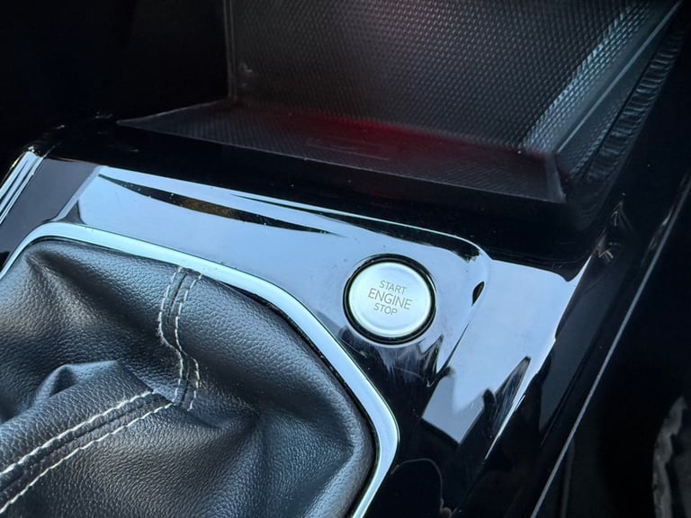 2023 23 VOLKSWAGEN GOLF 1.5 TSI R-LINE HATCHBACK 5DR PETROL MANUAL EURO 6 (S/S) 