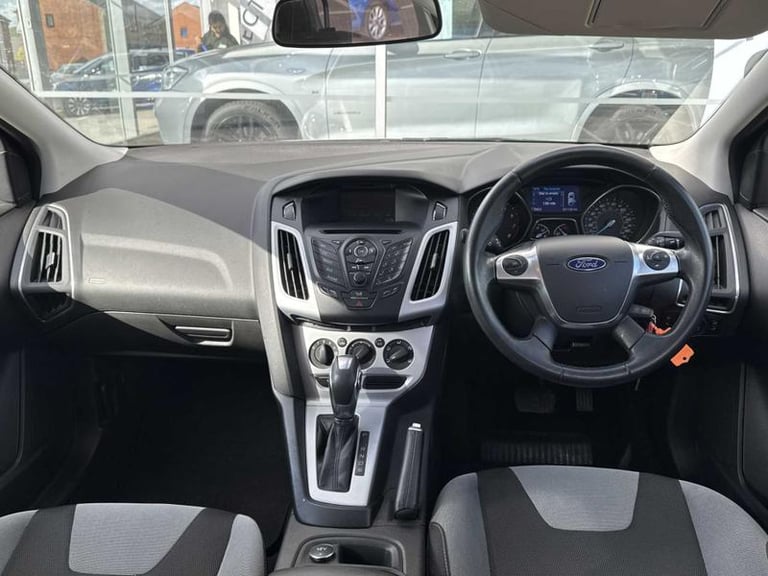 2014 Ford Focus 1.6 125 Zetec Navigator 5dr Powershift HATCHBACK PETROL Automatic