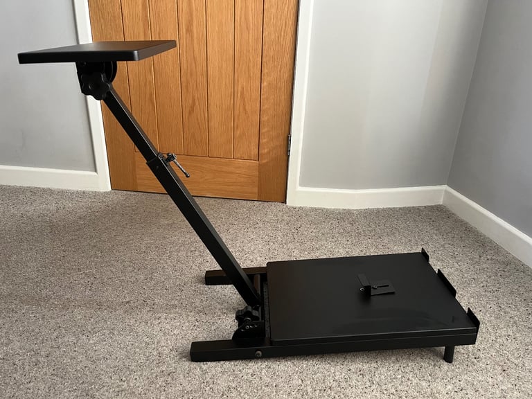 Gaming stand for steering wheel 