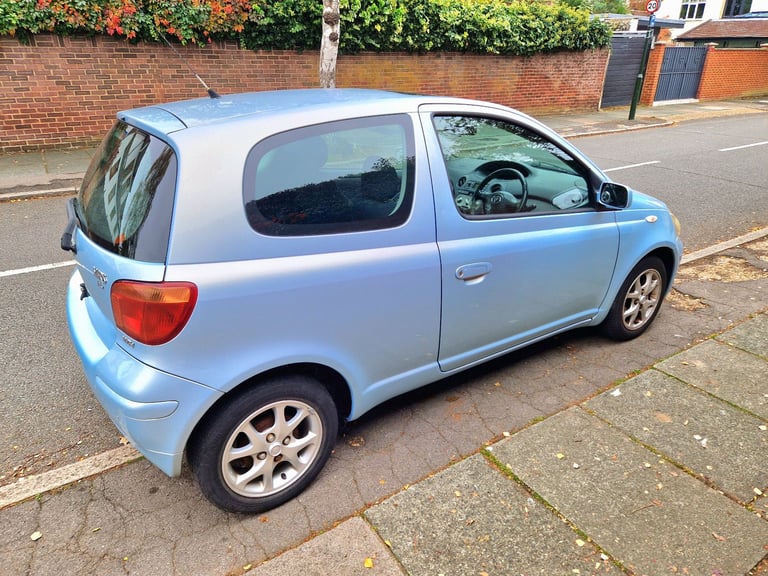 AUTO TOYOTA YARIS 1.3 VVT-I ULEZ FREE DRIVES GREAT 