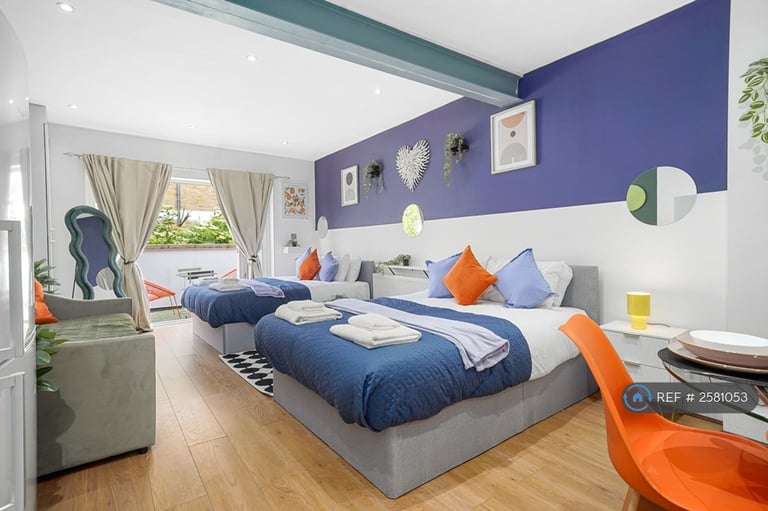 Studio flat in Roman Road, London, E3 (#2581053)