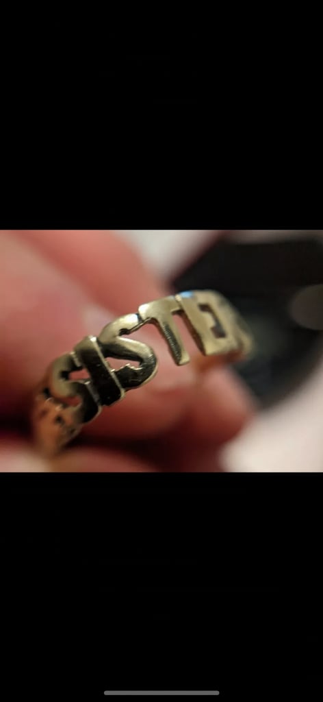 9ct gold sister ring size N   1.6g