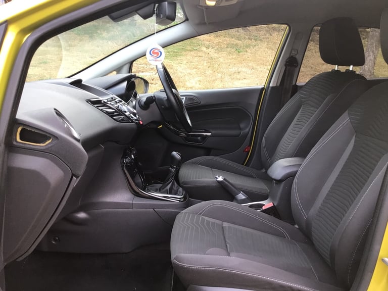 2013 Ford Fiesta 1.5 TDCi Titanium 5dr HATCHBACK Diesel Manual