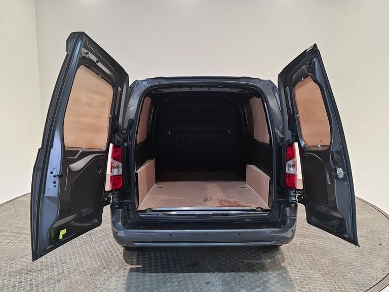 2024 Vauxhall Combo 1.5 TURBO D 2300 PRO P/V L2 H1 100 BHP LWB Panel Van Diesel Manual