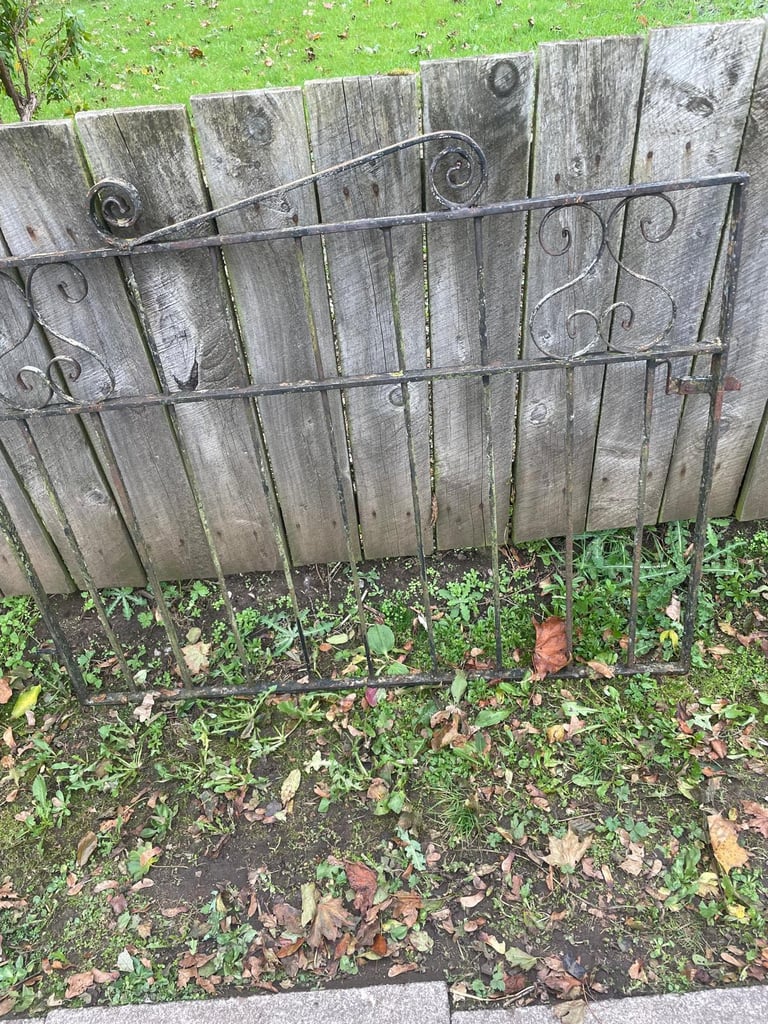 **FREE** Iron Gates (Driveway)