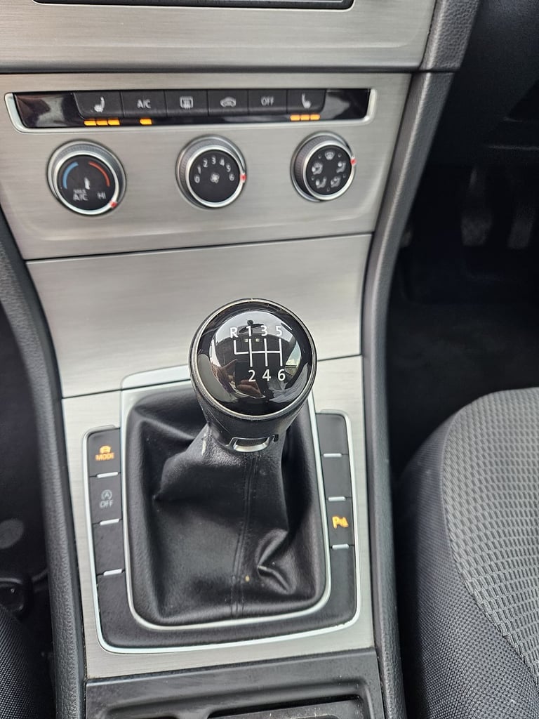 VW Gold tdi 2.0 Diesel BlueMotion Tech Match Hatchback Manual 2014.