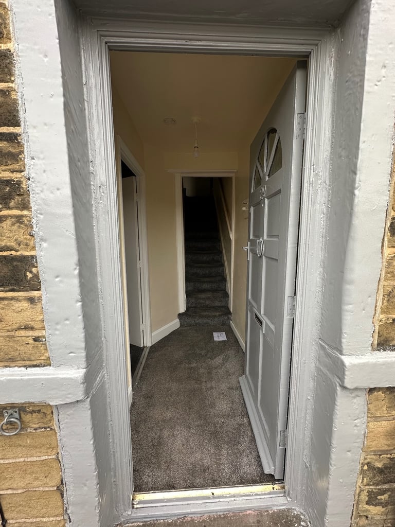 2 Bedrooms house to let in BD5 