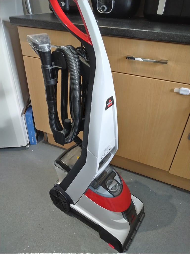Carpet shampoo cleaner bissell with attachments and hose in very good condition good working order 