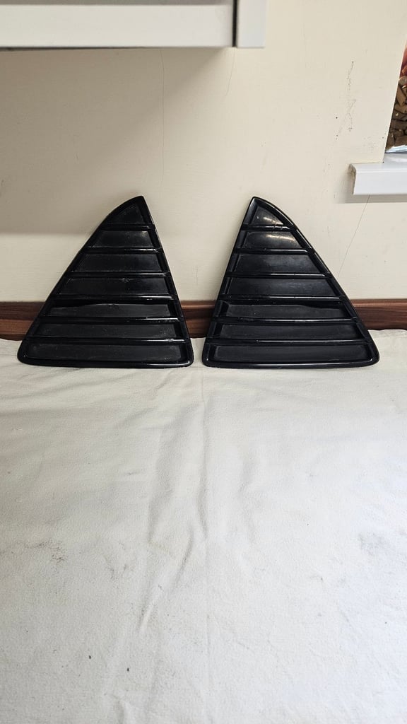 GENUINE FORD FOCUS MK3 TITANIUM X FRONT GRILLS AND BOTTOM GRILLS 