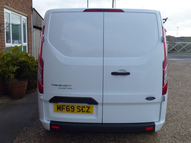 FORD TRANSIT CUSTOM 2.0 300 EcoBlue Trend AUTOMATIC **ALSO COMES WITH 15 MONTHS