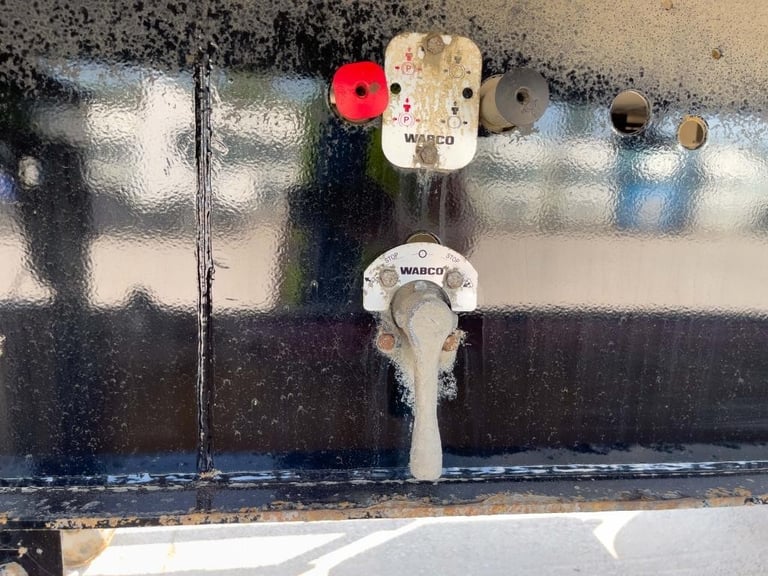 WILCOX INSULATED TIPPING TRAILER 