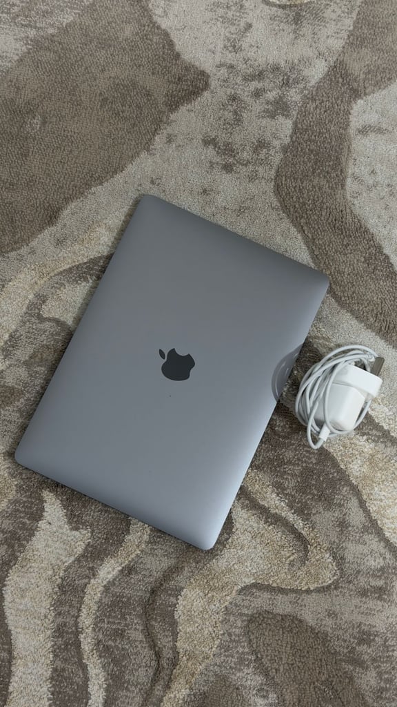 13" Macbook Air (M1) – Excellent Condition