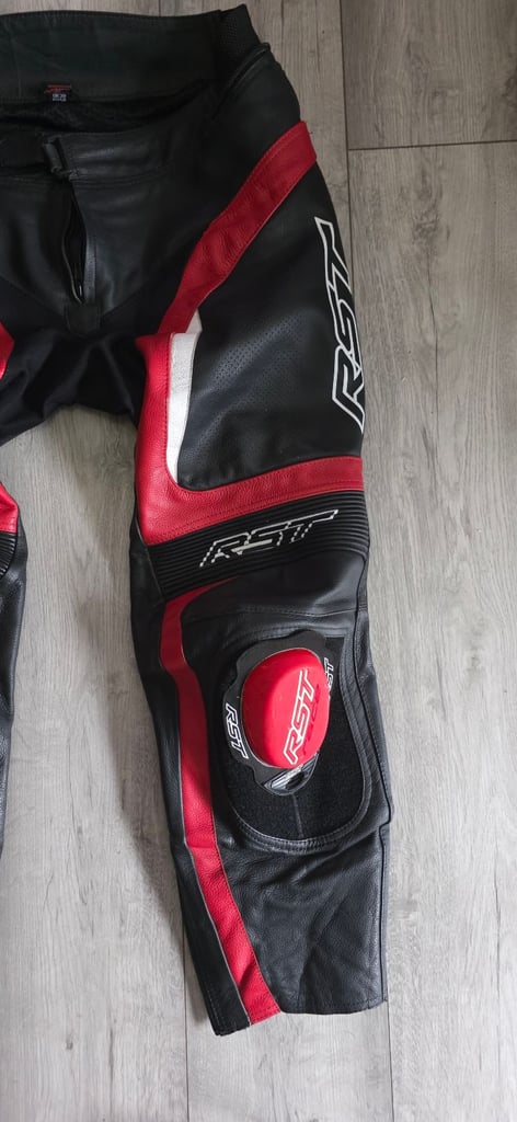 RST MOTORBIKE LEATHER JACKET & TROUSERS 