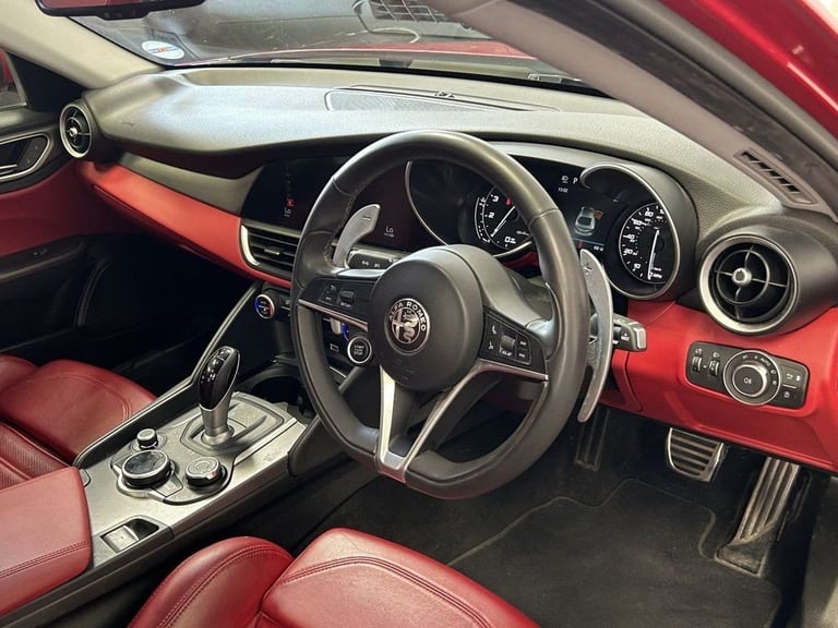 2018 Alfa Romeo Giulia 2.0T Veloce Saloon 4dr Petrol Auto Euro 6 (s/s) (280 ps) Saloon Petrol Aut...