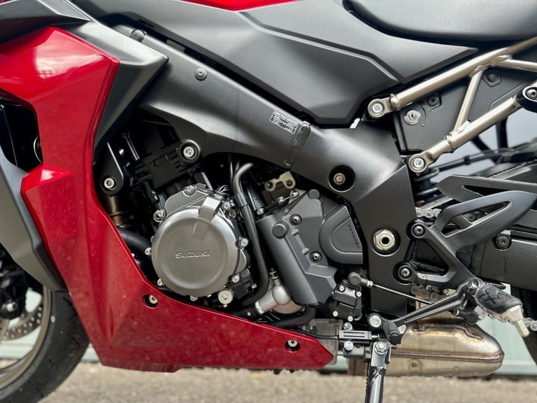 STUNNING ONE OWNER 2024/24 SUZUKI GSX-S 1000 GT+ MOTORCYCLE 