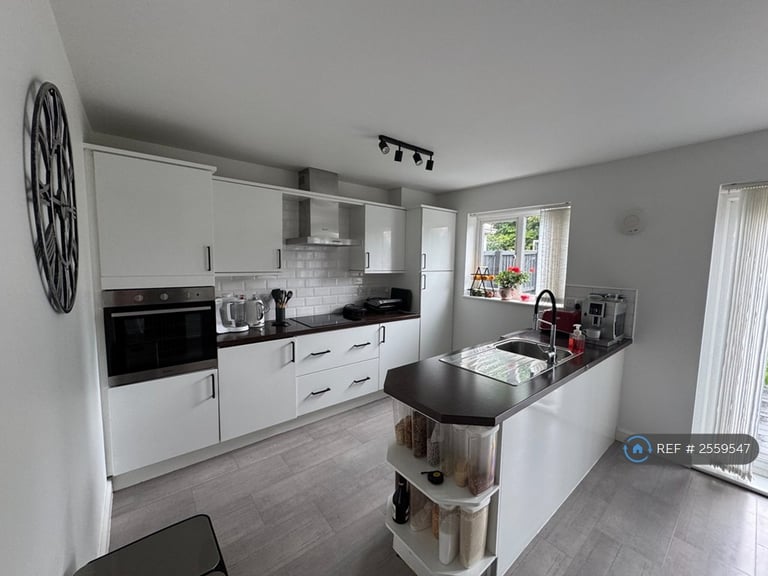 1 bedroom in New Forest Village, Leeds, LS10 (#2559547)
