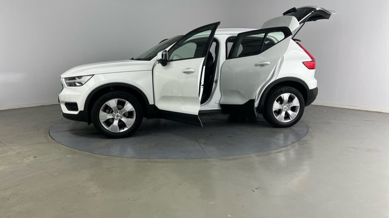 2020 Volvo XC40 T3 Momentum Automatic Estate Petrol Automatic