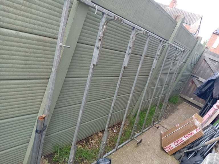 image for Vivaro roof rack good condition 