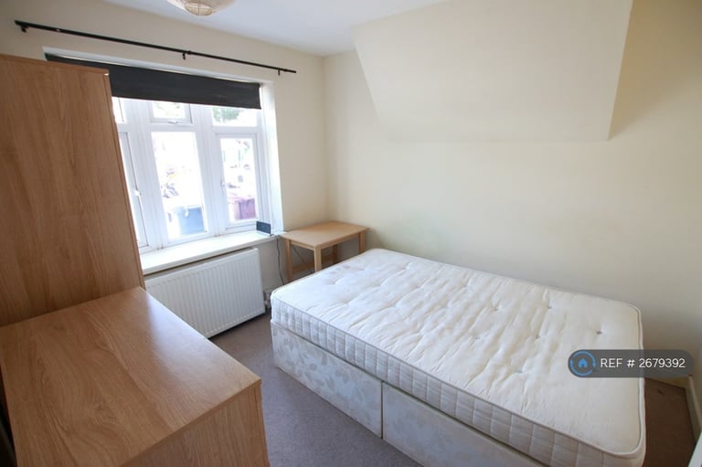 3 bedroom house in Stanway Cottages, Reading, RG6 (3 bed) (#2679392)