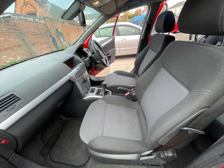 * 59 2010 VAUXHALL ASTRA 1.4L 5 DOOR + LONG MOT + IDEAL FIRST CAR + HPI CLEAR * 