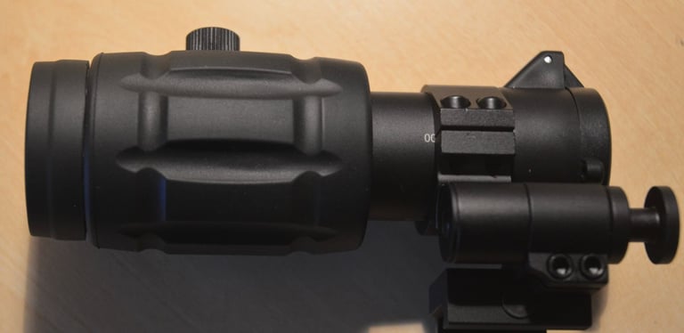 RED DOT SIGHT AND MAGNIFIER